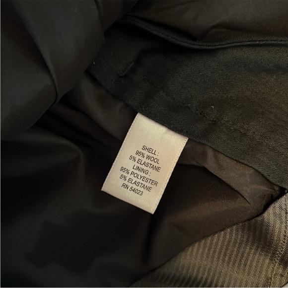 Banana Republic Women’s Suit - Picture 11 of 11